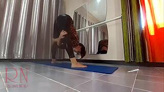 レジーナ・ノワール、ラテックスレギンスで誘惑してるの？