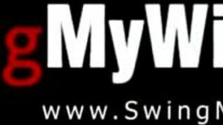 Přirozená swingerka manželka dostává hrubý sex se skupinou