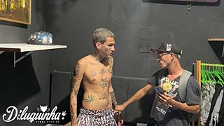 Photographer hits on hetero client, leads to anal licking?