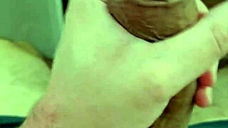 Novinho Na Punheta E Gozando