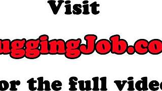 Bustasta cura vuče kurac izbliza