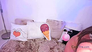 Gorgeous babe fingering herself to orgasm on webcam