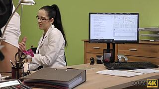 i saw this chick spread her legs for credit