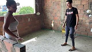 le follo por primera vez el enorme coño de mi patrona y me corro dentro