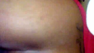 Aksi naik punggung batang filem biru retro