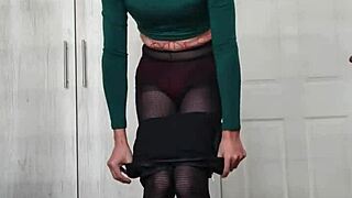 Η Σοφία Ναταλία αλλάζει ρούχα αποκαλύπτοντας το σώμα της shemale για σεξ