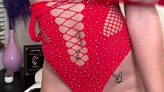 luna luxe is showing off her sexy red lingerie while playing with a vibrator 😍