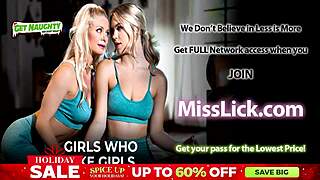 Milf se desnuda para madrastra petite sentándose en la cara