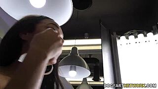 Bethany Benz가 블랙 남자들과 침실에서 더블 펜 받는 거 봐