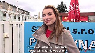 Takevan Sekretaris Montok Goyang Kontol Orang Asing di Mobil Bergerak 🚗💦