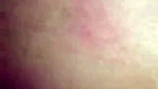 a amiga aprendeu a fistar e enfiou a mão toda na loira arrombada