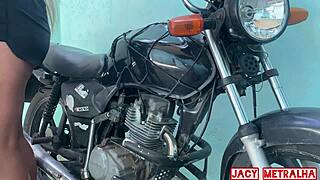 concertou a moto e meteu a piroca tattoo milf oral sex