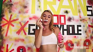 sarita fox sucks through the glory hole