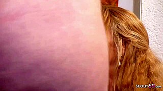 Γερμανίδα ώριμη BBW διδάσκει στην ετεροθαλή τριάδα σεξ