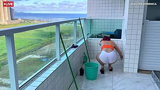 contratei essa empregada ela � muito safada pessoalmente olha que bunda grande