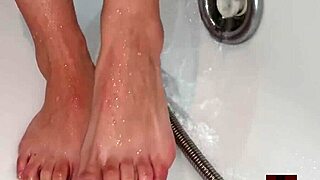 أب يجبرني على عمل فوت جوب بقدمي