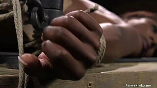 mann, jeg blir pisket hardt som en kneblet ebony slave!