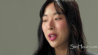 elle lee fingers to orgasm