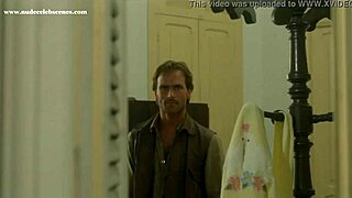 Най-добрите голи сцени в Клане в долината на динозаврите 1985 с Suzane Carvalho и Susan Hahn.