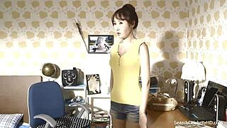 Ngintip Adik Korea di Mandi Jadi Liar!