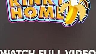 Blond MILF-mistress leverer intens femdom håndjob