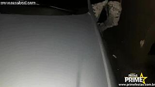 o tesão por novinha de 18 jessyca arantes era tanto que antes de entrar no hotel a foda rolou no carro