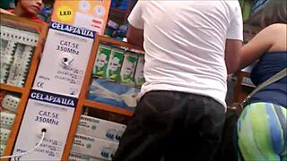 Ogromne dupsko złapane na kamerce, no nie?