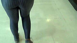 pingando suor na academia e presenteando com a minha calcinha suada e pés pós treino