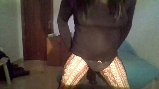 Shemale With Monster Cock On Webcam