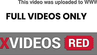 Velká latinská prdelka jezdí na dildem na webce