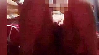 Pinay solo cítí intenzivní potěšení při hraní s velkou prdelí a kundou