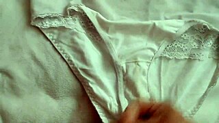 masturbándome con los panties de mi novia