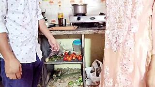 مريضة شابة منحنية لجلسة كريمبي قوية