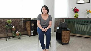 Ensikertalainen vaimo Hikari Fukumoto raakana creampie-panossa