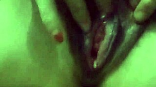 i watch this gurl masturbat, it's so hot