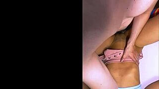 la apretada vagina de su amiga latina lo hacia sentir en el paraiso