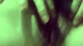 i watch this gurl masturbat, it's so hot