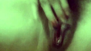 i watch this gurl masturbat, it's so hot