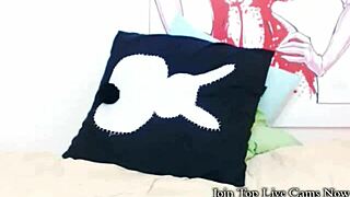 Cute Sexy Asian Masturbating Live on Cam, So Hot!