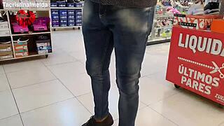 Casada safada sem calcinha provocando vendedor em uma loja de calçados cristina almeida