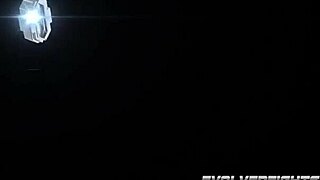 Dan Ferrari dominálja Carmen Valentinát és döngeti keményen a birkózó szőnyegen brutális harc után