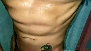 ฉันชักว่าวตัวคนเดียวในห้องอาบน้ำ POV