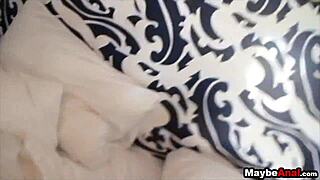 Gorgeous teen likes dick in anus outdoors