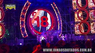 Surubão irmãos dotados no sex box!