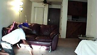 큰 젖 여친이 흑인 친구한테 개새끼 자세로 박힘!