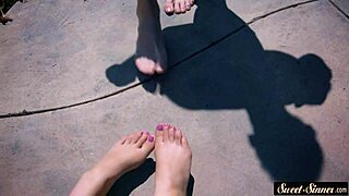 adolescenta vitregă cu sâni mari 18+ se fut în poziția cățelului tare în dormitor. îi place fiecare secundă.