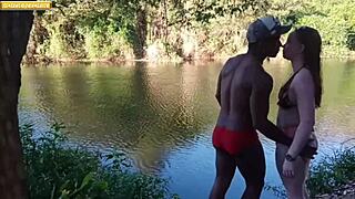 meu amigo me levou pro mato, me fudeu sem camisinha e gosou na cara