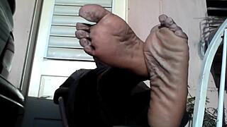 i need a slave to worship my big feet after work