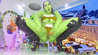 Hot Grinch fucks in split position