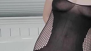 Latina Alt Girl Cums While Riding Her Dildo In The Bathtub!